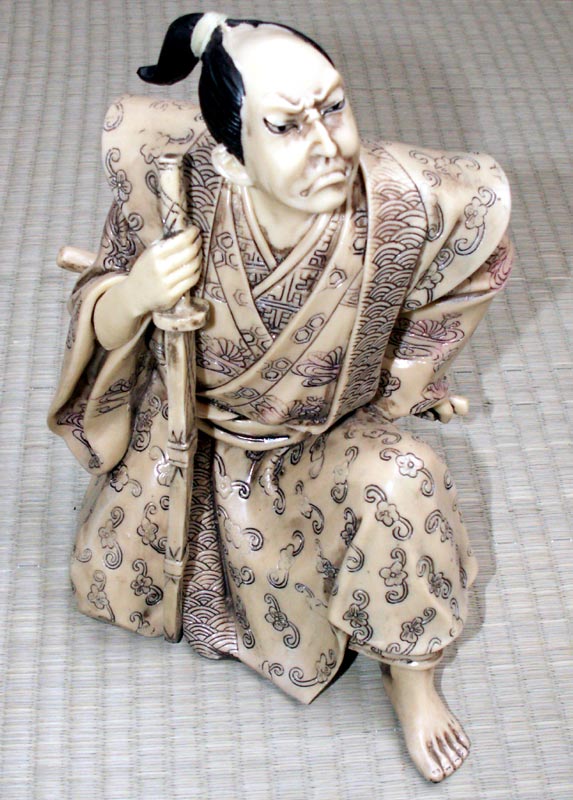 Figurka Samuraja - imitacja kości słoniowej